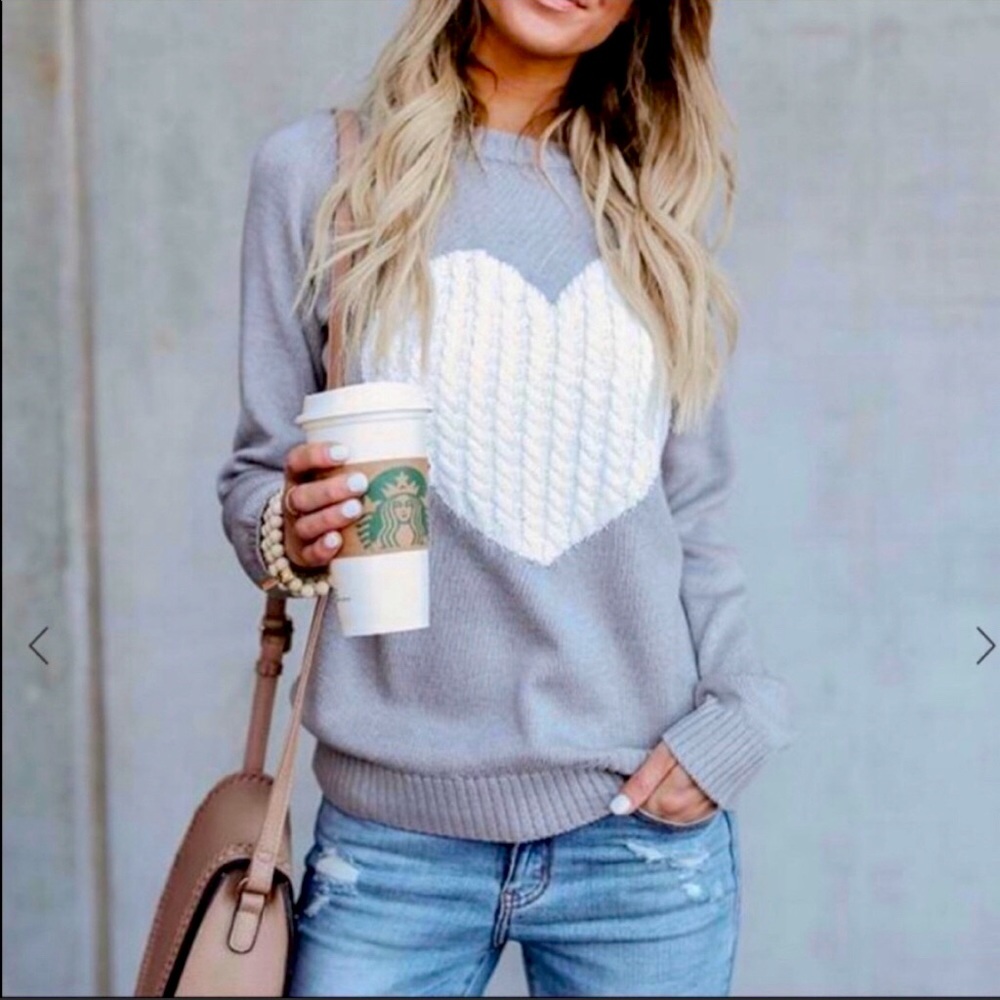 ❌SOLD ❌Heart pull over sweater